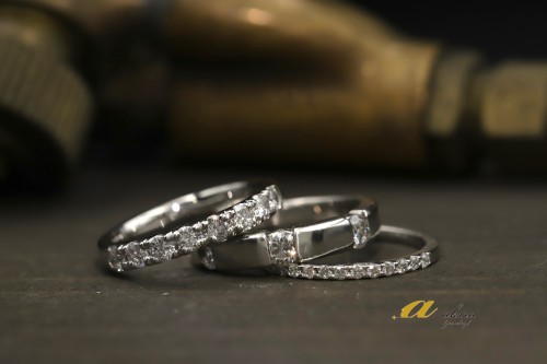 結婚指輪とエタニティリングの重ね着けのお客様写真