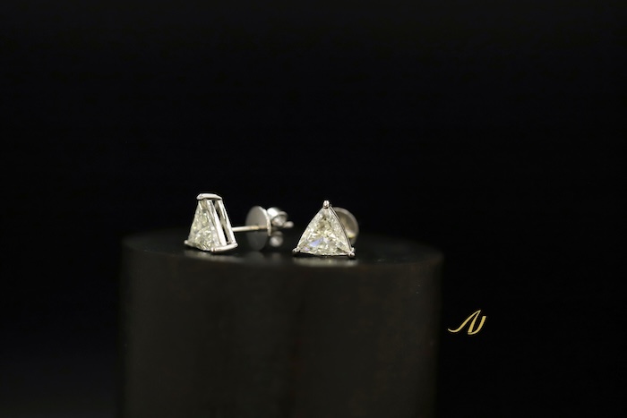 トライアングルカットダイヤモンドでお仕立てした、オーダーピアス。